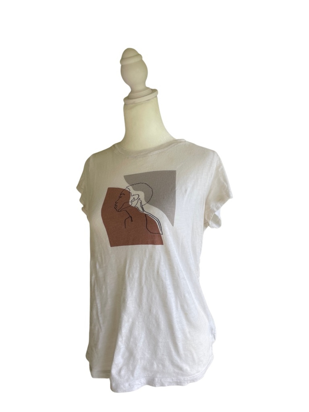 Universal Thread White Short Sleeve Tee with Brown and Gray Graphic